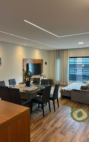 Casa à venda com 318m², 4 quartos e 6 vagas Casa à venda com 318m², 4 quartos e 6 vagasSala