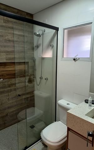 Casa à venda com 318m², 4 quartos e 6 vagas Casa à venda com 318m², 4 quartos e 6 vagasBanheiro 1