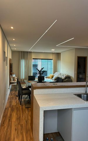 Casa à venda com 318m², 4 quartos e 6 vagas Casa à venda com 318m², 4 quartos e 6 vagasSala