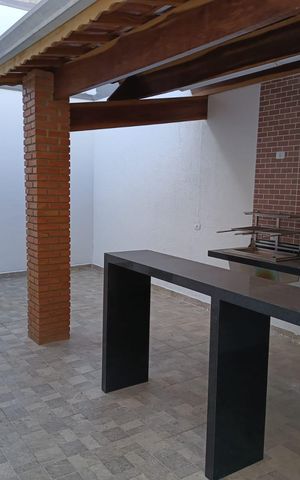 Casa à venda com 318m², 4 quartos e 6 vagas Casa à venda com 318m², 4 quartos e 6 vagasÁrea Externa