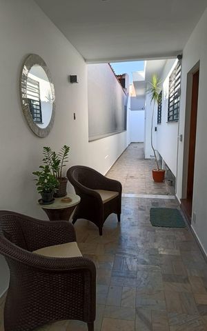 Casa à venda com 318m², 4 quartos e 6 vagas Casa à venda com 318m², 4 quartos e 6 vagasÁrea Externa