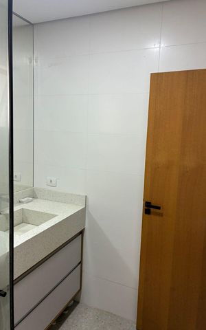 Casa à venda com 318m², 4 quartos e 6 vagas Casa à venda com 318m², 4 quartos e 6 vagasBanheiro 4