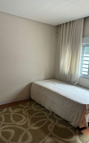 Casa à venda com 318m², 4 quartos e 6 vagas Casa à venda com 318m², 4 quartos e 6 vagasQuarto 1