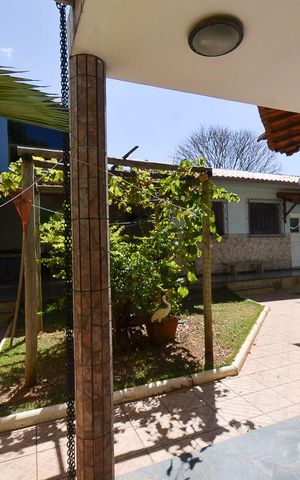 Casa à venda com 360m², 4 quartos e 4 vagas Casa à venda com 360m², 4 quartos e 4 vagasÁrea externa