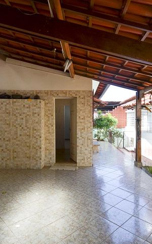 Casa à venda com 360m², 4 quartos e 4 vagas Casa à venda com 360m², 4 quartos e 4 vagasÁrea Externa