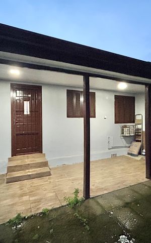 Casa à venda com 40m², 2 quartos e sem vaga Casa à venda com 40m², 2 quartos e sem vagaFachada