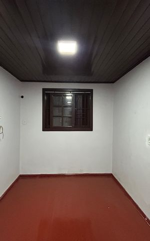 Casa à venda com 40m², 2 quartos e sem vaga Casa à venda com 40m², 2 quartos e sem vagaSala