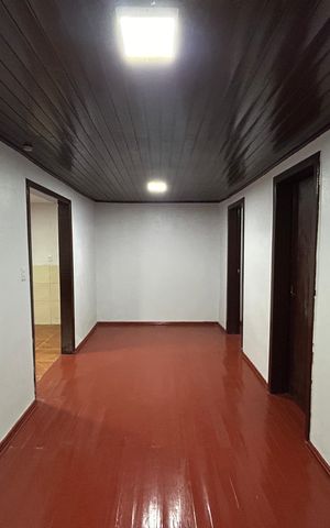 Casa à venda com 40m², 2 quartos e sem vaga Casa à venda com 40m², 2 quartos e sem vagaSala