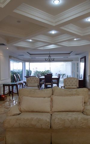 Casa de condomínio à venda com 600m², 4 quartos e 4 vagas Casa de condomínio à venda com 600m², 4 quartos e 4 vagasSala