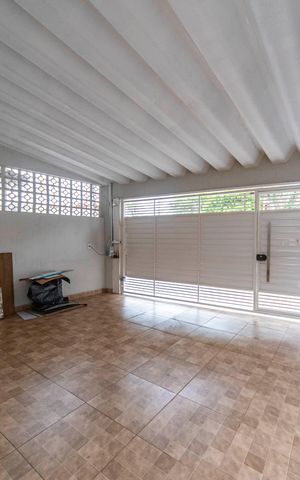 Casa à venda com 125m², 2 quartos e 2 vagas Casa à venda com 125m², 2 quartos e 2 vagasGaragem