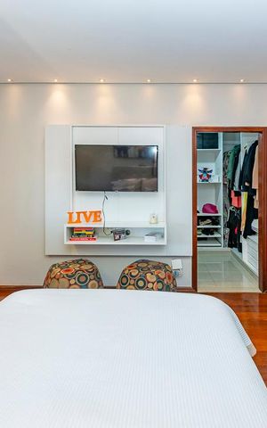 Casa à venda com 560m², 3 quartos e 3 vagas Casa à venda com 560m², 3 quartos e 3 vagasSuíte 2