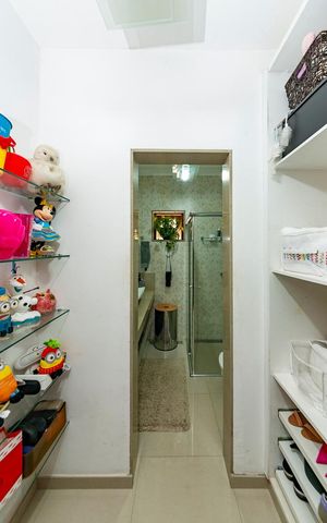 Casa à venda com 560m², 3 quartos e 3 vagas Casa à venda com 560m², 3 quartos e 3 vagasCloset da suíte 2
