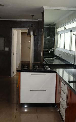 Apartamento à venda com 200m², 3 quartos e 2 vagasCozinha