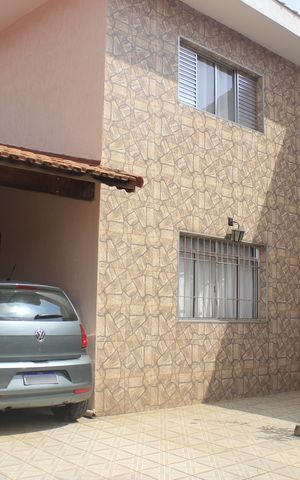 Casa à venda com 220m², 3 quartos e 8 vagasQuintal e garagem