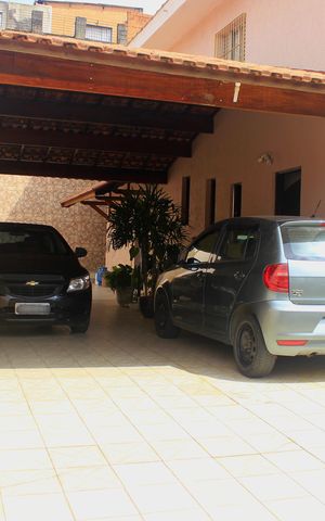 Casa à venda com 220m², 3 quartos e 8 vagasQuintal e garagem