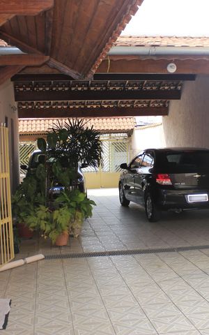 Casa à venda com 220m², 3 quartos e 8 vagasQuintal e garagem