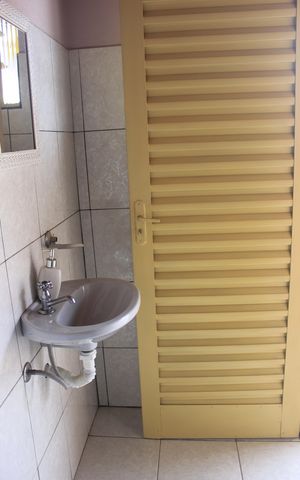 Casa à venda com 220m², 3 quartos e 8 vagasBanheiro de Serviço