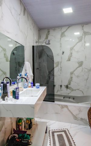Casa para alugar com 255m², 3 quartos e 2 vagas Casa para alugar com 255m², 3 quartos e 2 vagasBanheiro da Suíte 2