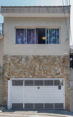 Casa para alugar com 255m², 3 quartos e 2 vagas Casa para alugar com 255m², 3 quartos e 2 vagasFachada