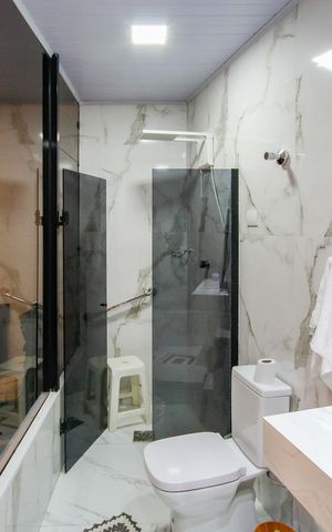 Casa para alugar com 255m², 3 quartos e 2 vagas Casa para alugar com 255m², 3 quartos e 2 vagasBanheiro da Suíte 2