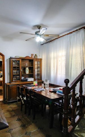 Casa para alugar com 255m², 3 quartos e 2 vagas Casa para alugar com 255m², 3 quartos e 2 vagasSala de Jantar
