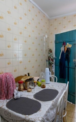 Casa à venda com 133m², 2 quartos e 2 vagas Casa à venda com 133m², 2 quartos e 2 vagasCozinha