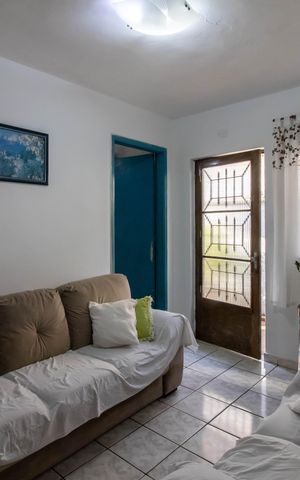 Casa à venda com 133m², 2 quartos e 2 vagas Casa à venda com 133m², 2 quartos e 2 vagasSala