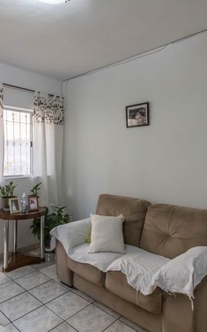 Casa à venda com 133m², 2 quartos e 2 vagas Casa à venda com 133m², 2 quartos e 2 vagasSala