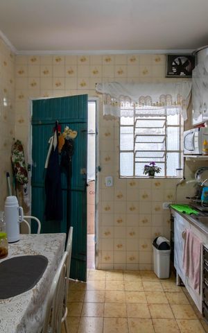 Casa à venda com 133m², 2 quartos e 2 vagas Casa à venda com 133m², 2 quartos e 2 vagasCozinha