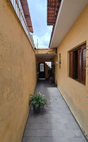 Casa para alugar com 210m², 4 quartos e 2 vagas Casa para alugar com 210m², 4 quartos e 2 vagasCorredor