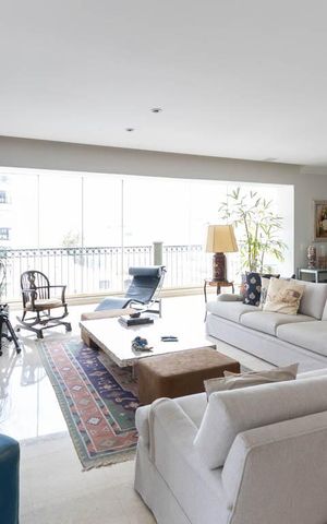 Apartamento à venda com 315m², 4 quartos e 5 vagas Apartamento à venda com 315m², 4 quartos e 5 vagasSala
