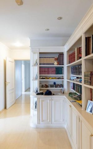 Apartamento à venda com 315m², 4 quartos e 5 vagas Apartamento à venda com 315m², 4 quartos e 5 vagasEscritório de Passagem