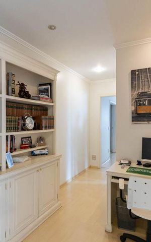 Apartamento à venda com 315m², 4 quartos e 5 vagas Apartamento à venda com 315m², 4 quartos e 5 vagasEscritório de Passagem