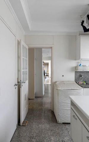 Apartamento à venda com 315m², 4 quartos e 5 vagas Apartamento à venda com 315m², 4 quartos e 5 vagasLavanderia