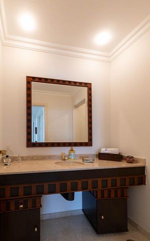 Apartamento à venda com 315m², 4 quartos e 5 vagas Apartamento à venda com 315m², 4 quartos e 5 vagasLavabo