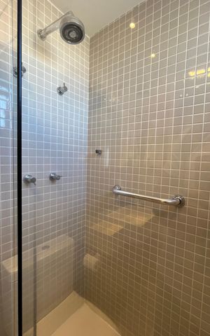 Apartamento à venda com 136m², 3 quartos e 2 vagas Apartamento à venda com 136m², 3 quartos e 2 vagasBanheiro da Suíte