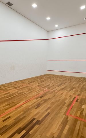 Apartamento à venda com 247m², 4 quartos e 4 vagas Apartamento à venda com 247m², 4 quartos e 4 vagasQuadra de Squash