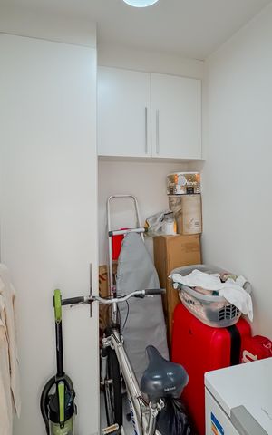 Apartamento à venda com 247m², 4 quartos e 4 vagas Apartamento à venda com 247m², 4 quartos e 4 vagasQuarto de Serviço