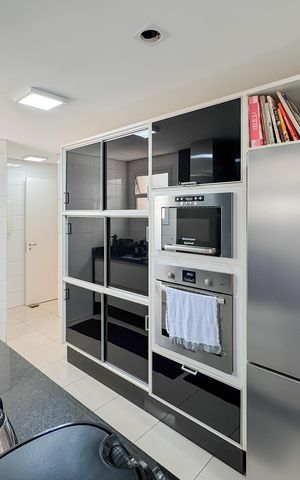 Apartamento à venda com 247m², 4 quartos e 4 vagas Apartamento à venda com 247m², 4 quartos e 4 vagasCozinha
