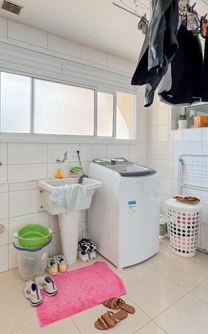 Apartamento à venda com 247m², 4 quartos e 4 vagas Apartamento à venda com 247m², 4 quartos e 4 vagasÁrea de Serviço
