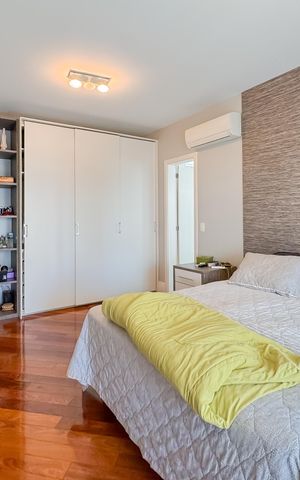 Apartamento à venda com 247m², 4 quartos e 4 vagas Apartamento à venda com 247m², 4 quartos e 4 vagasSuíte Master
