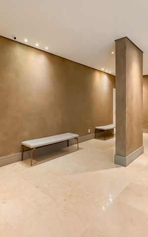 Apartamento à venda com 247m², 4 quartos e 4 vagas Apartamento à venda com 247m², 4 quartos e 4 vagasHall social