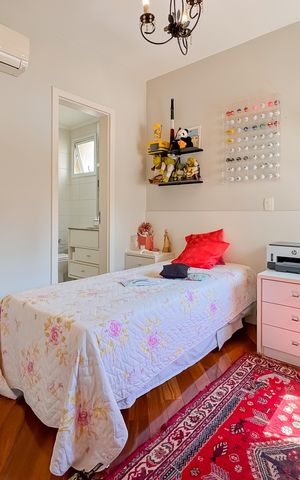 Apartamento à venda com 247m², 4 quartos e 4 vagas Apartamento à venda com 247m², 4 quartos e 4 vagasSuíte 1