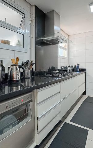 Apartamento à venda com 247m², 4 quartos e 4 vagas Apartamento à venda com 247m², 4 quartos e 4 vagasCozinha
