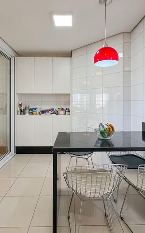 Apartamento à venda com 247m², 4 quartos e 4 vagas Apartamento à venda com 247m², 4 quartos e 4 vagasCozinha