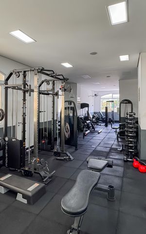 Apartamento à venda com 247m², 4 quartos e 4 vagas Apartamento à venda com 247m², 4 quartos e 4 vagasAcademia