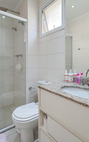 Apartamento à venda com 247m², 4 quartos e 4 vagas Apartamento à venda com 247m², 4 quartos e 4 vagasBanheiro da Suíte 1
