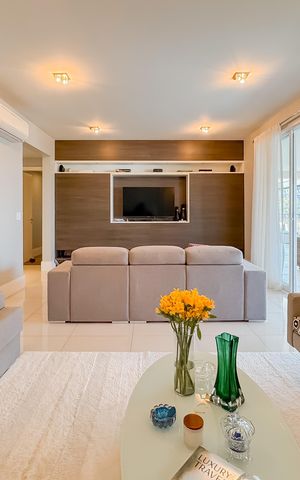 Apartamento à venda com 247m², 4 quartos e 4 vagas Apartamento à venda com 247m², 4 quartos e 4 vagasSala