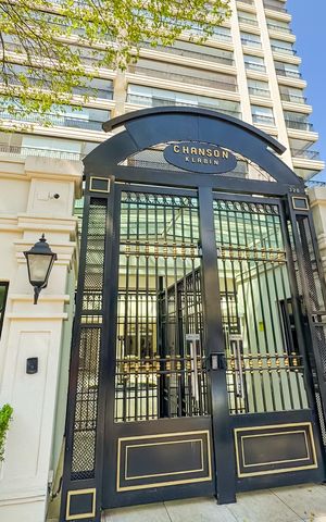 Apartamento à venda com 247m², 4 quartos e 4 vagas Apartamento à venda com 247m², 4 quartos e 4 vagasFachada