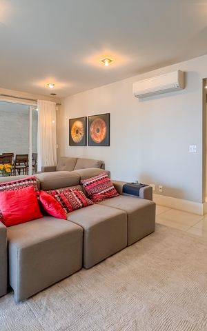 Apartamento à venda com 247m², 4 quartos e 4 vagas Apartamento à venda com 247m², 4 quartos e 4 vagasSala